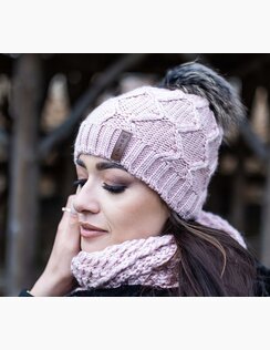 Dámska čiapka s brmbolcom Bibiana 